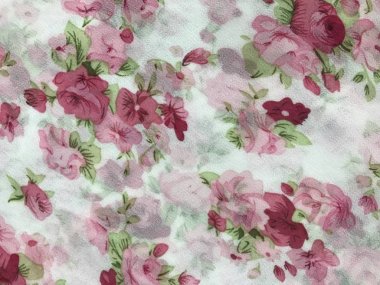 batik arka plan üzerinde güzel renkli çiçekler 