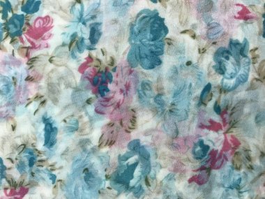 batik arka plan üzerinde güzel renkli çiçekler 