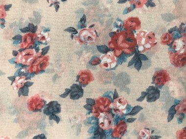 batik arka plan üzerinde güzel renkli çiçekler 