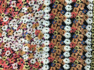 batik arka plan üzerinde güzel renkli çiçekler 