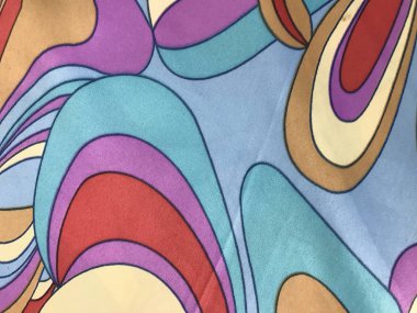 batik arka plan üzerinde güzel renkli çiçekler 