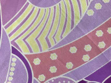 batik arka plan üzerinde güzel renkli çiçekler 