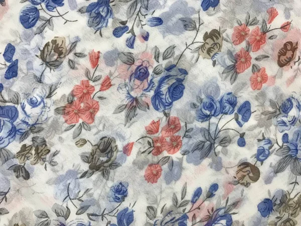 batik arka plan üzerinde güzel renkli çiçekler 