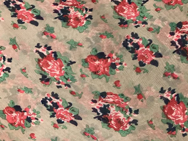 batik arka plan üzerinde güzel renkli çiçekler 