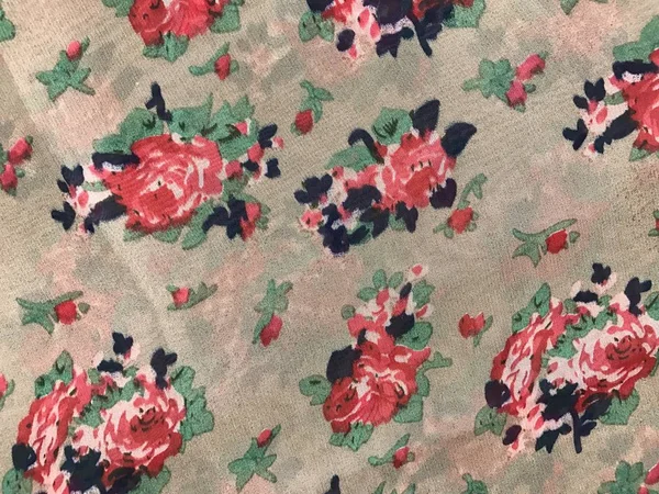 batik arka plan üzerinde güzel renkli çiçekler 