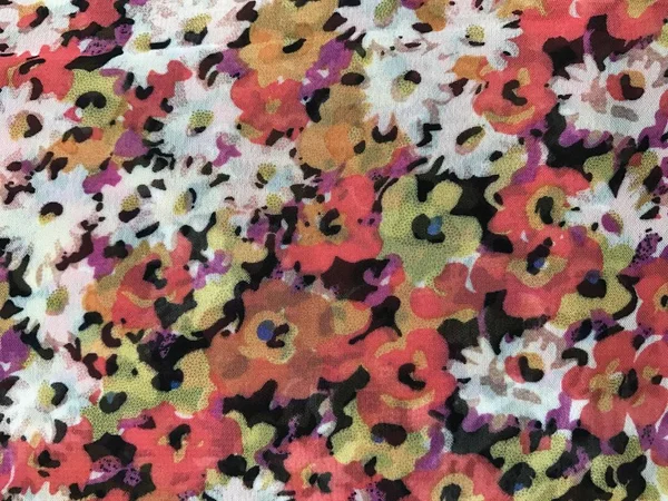 batik arka plan üzerinde güzel renkli çiçekler 