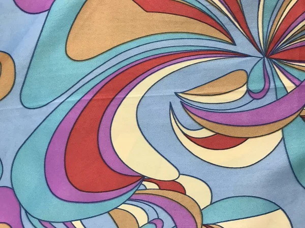 batik arka plan üzerinde güzel renkli çiçekler 