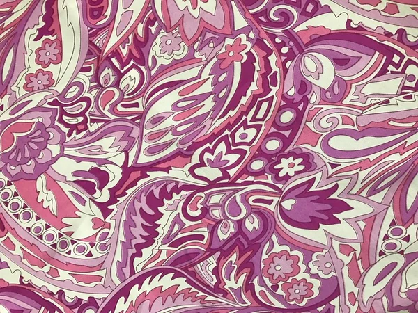 batik arka plan üzerinde güzel renkli çiçekler 