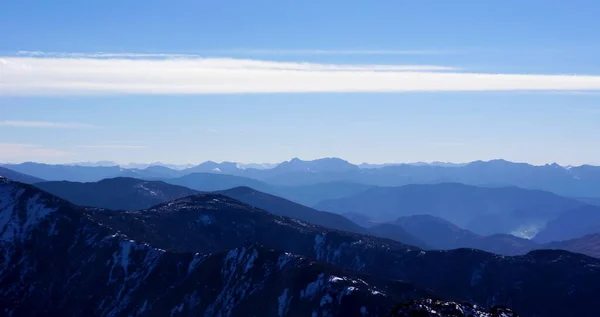 Horské pásmo mraky panoramatické krajiny — Stock fotografie