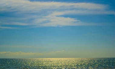 güzel manzara ve güzel mavi gökyüzü 