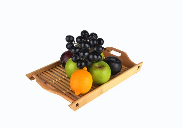 갈색 바구니에 다양 한 과일 — 스톡 사진