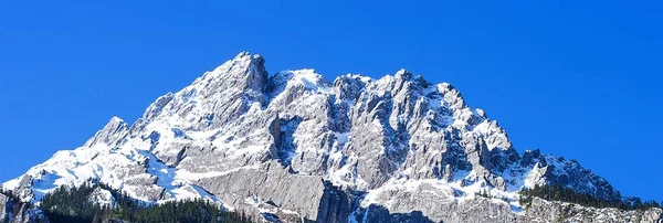Sněhová hora jiuzhaigo Čína — Stock fotografie