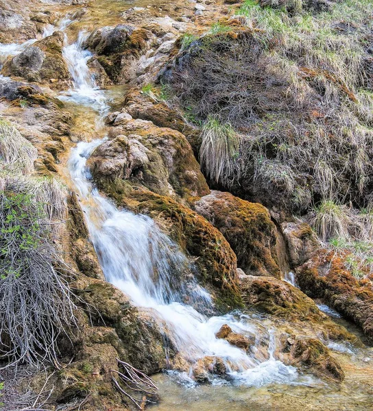 Cachoeira escondida na selva tropical — Fotografia de Stock