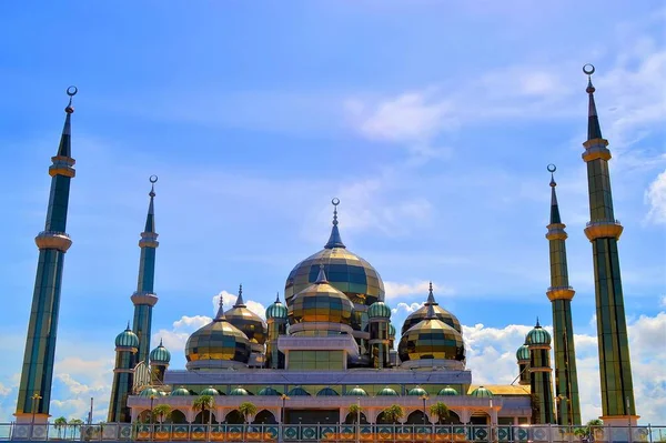 Хрустальная мечеть или Масджид Кристал в Куала-Теренггану, Теренггану, Малайзия — стоковое фото