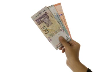 Beyaz, beyaz arka plan üzerinde izole Malezya para tutan el izole banknotlar tutan el