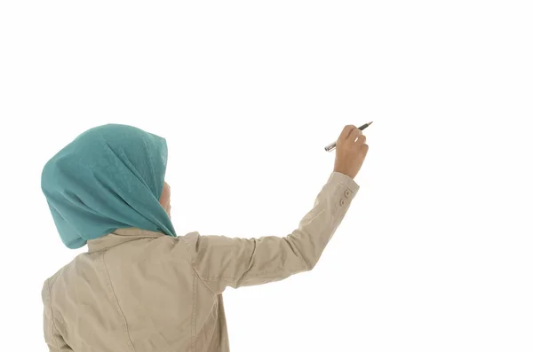 Hand av en kvinna som håller en penna som isolerad på vit bakgrund. — Stockfoto