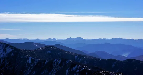 Bergketen wolken panorama landschap — Stockfoto