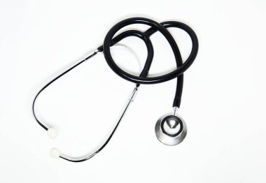  Tıbbi steteskop beyaza izole edilmiş.                              