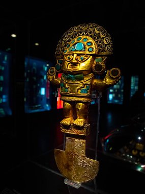Antik Altın Tumi. Cenaze törenleri için kullanılan araç, ayrıca tıbbi araç olarak Altın Müze (Museo del Oro), Lima, Peru