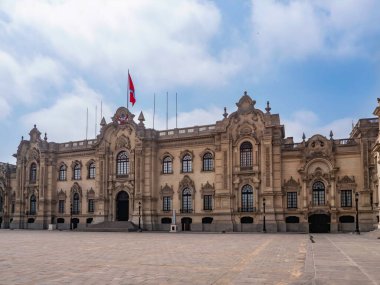 Lima Başpiskoposu Sarayı. Ahşap, Lima şehri, Peru 'ya oyulmuş sömürge tarzı balkonları olan barok tarzı. 
