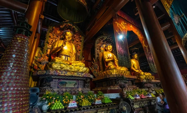 Three Golden Buddha Figures Receive Offerings Believers Lingyun Temple Leshan — Stock Photo, Image