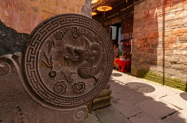 Decoración Una Puerta Dragón Chino Tallado Piedra Esculpida Antigua Ciudad — Foto de Stock