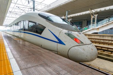 Yüksek hızlı Çin treninin lokomotifi. Chengdu şehri, Çin 