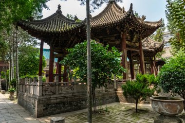 Üç küçük pagoda ana avlu bahçesinde. Xi 'an' ın Xi 'an' daki büyük camii, Shaanxi ili, Çin