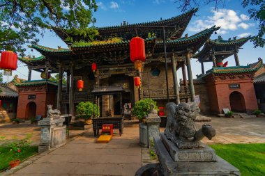 Zenginlik Tapınağı 'nın (Cheng Huang Tapınağı) ana girişi, Pingyao Antik Şehir, Shanxi, Çin