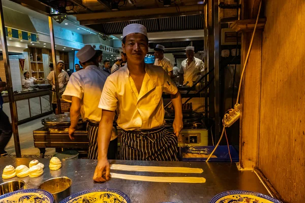 Chef Haciendo Bollos Chinos Xian Rellenos Carne Xian China — Foto de Stock