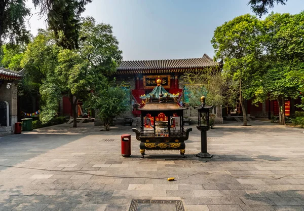 香炉烧香香及净化院内古寺 也是藏传寺 中国陕西西安古城 — 图库照片