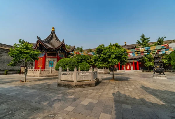Pátio Jardim Com Árvores Pequeno Pagode Templo Guang Lama Também — Fotografia de Stock