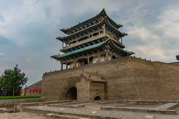 時計塔とPingayaoの古い要塞への南門のメインの入り口 中国山西省平遥古代都市 — ストック写真