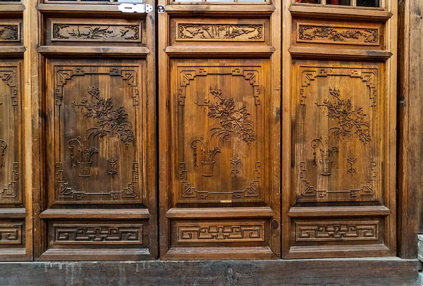 Portas Madeira Esculpidas Uma Casa Velha Comerciante Chinês Cidade China Imagens Royalty-Free