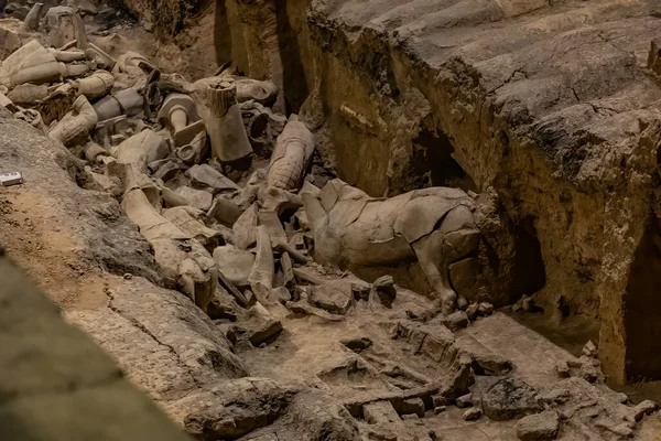 Ruínas Arqueológicas Guerreiros Terracota Quebrados Chão Peças Ruínas Sítio Acheológico Fotografia De Stock