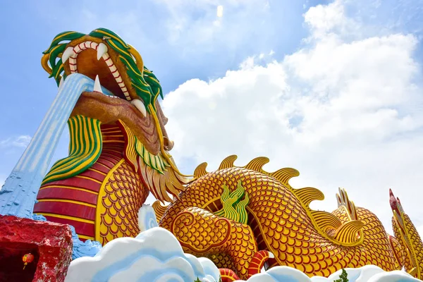 Suphanburi citythailand May 27 2018 Unidentified Huge dragon sta — стокове фото