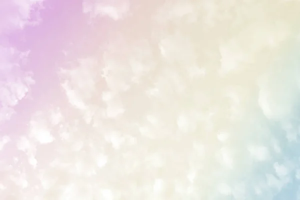 Céu e nuvem com fundo colorido pastel . — Fotografia de Stock