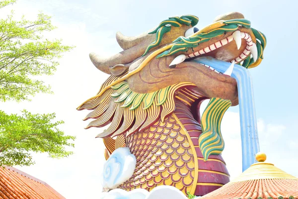 Ciudad Suphanburitailandia Mayo 2018 Identificado Enorme Estatua Dragón Suphanburi Tailandia —  Fotos de Stock