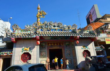 Rayong Tayland 01 Ocak 2020 Rayong Tayland Tapınağı. Çin tarzı ejderha heykeli, Ejderha Çin Yeni Yılı.