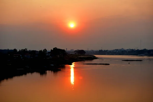 Pôr Sol Rio Chao Phraya Dechatiwong Bridge Nakhon Cidade Sawan — Fotografia de Stock