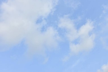 Arka plan için mavi gökyüzü beyaz bulutları