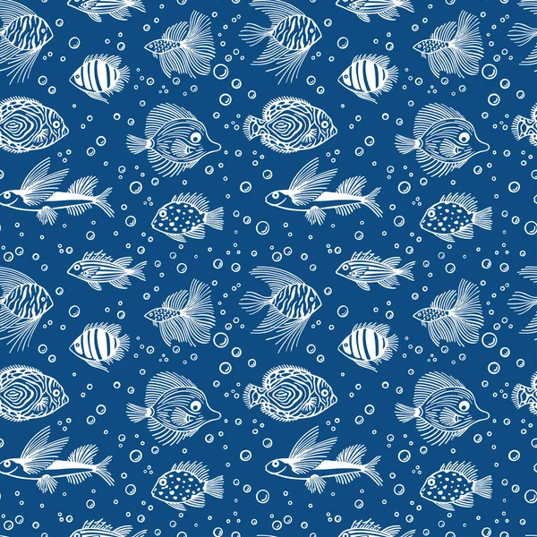 Бесшовный рисунок с рыбой на классическом синем фоне. Цвет классический синий. Динамичный симпатичный узор моря с рыбой и пузырями. Проектирование макета для магазинов аквариумов, морских аквариумов, рыбного рынка и магазинов . — стоковый вектор
