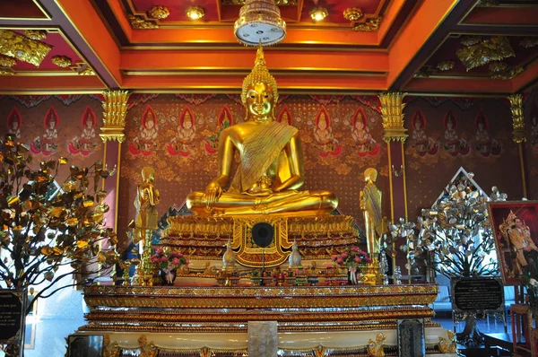 Estatua de buda de oro en Wat Khun Inthapramun, Tailandia — Foto de Stock