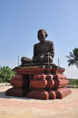 Phra Buddhacharn Toh Phomarangsi, Buda keşiş heykel Tayland