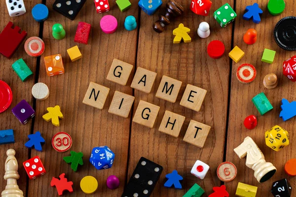 Game Night Scritto Piastrelle Legno Lettera Circondato Dadi Carte Altri — Foto Stock