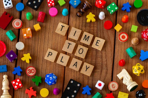 Time Play Scritto Piastrelle Legno Lettera Circondato Dadi Carte Altri — Foto Stock