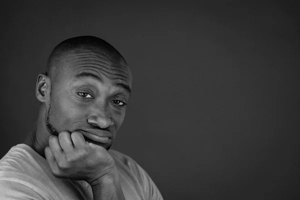 Καταθλιπτική αφρικανική αμερικανική άνθρωπος — Φωτογραφία Αρχείου
