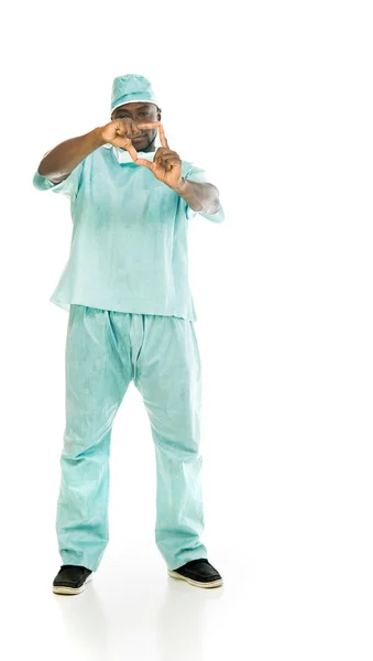 Africano americano médico mostrando manos marco — Foto de Stock