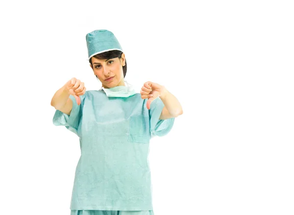 Médico mulher mostrando polegares para baixo — Fotografia de Stock