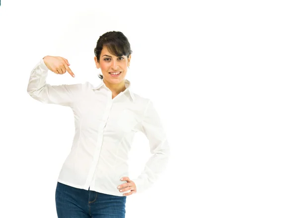 Trotse vrouw die op zichzelf wijst — Stockfoto